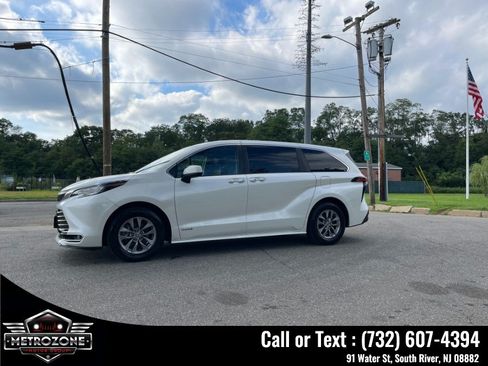 Used 2021 Toyota Sienna XLE FWD image 10