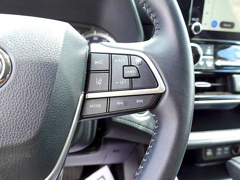 Certified 2025 Toyota Highlander LE AWD/4WD image 15