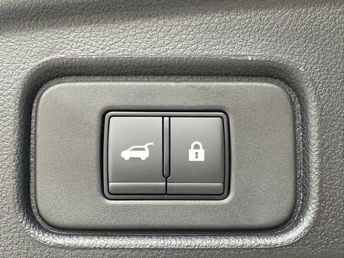 New 2025 Nissan Pathfinder SV w/ Black Appearance Package image 28