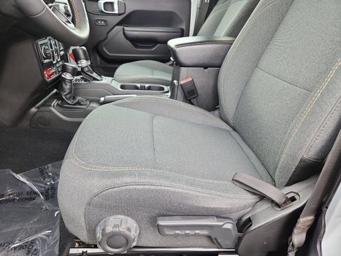 Used 2024 Jeep Wrangler Willys image 10