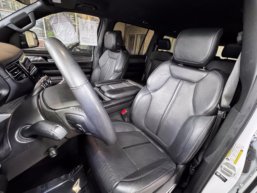 Used 2024 Jeep Wagoneer L Series II w/ Flexible Seating Group AWD/4WD image 17