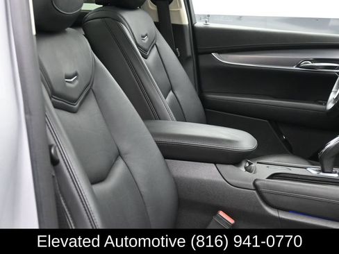 Used 2017 Cadillac XT5 Luxury w/ Driver Awareness Package FWD image 8