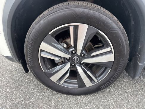 Used 2023 Nissan Rogue SL w/ SL Premium Package AWD/4WD image 11