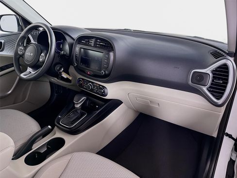 Certified 2025 Kia Soul LX w/ LX Technology Package FWD image 25