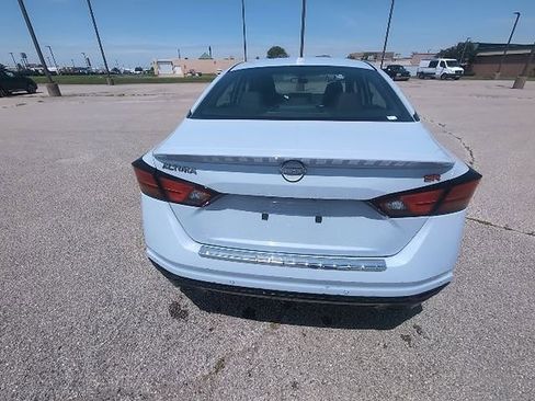 Used 2023 Nissan Altima 2.5 SR w/ SR Premium Package FWD image 6