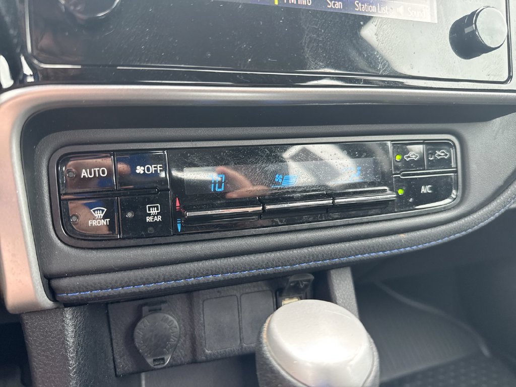 Used 2017 Toyota Corolla SE w/ Carpet Mat Package (TMS) FWD image 16