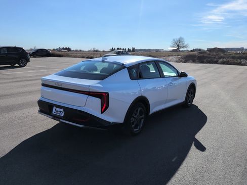 Used 2025 Kia K4 LXS image 7