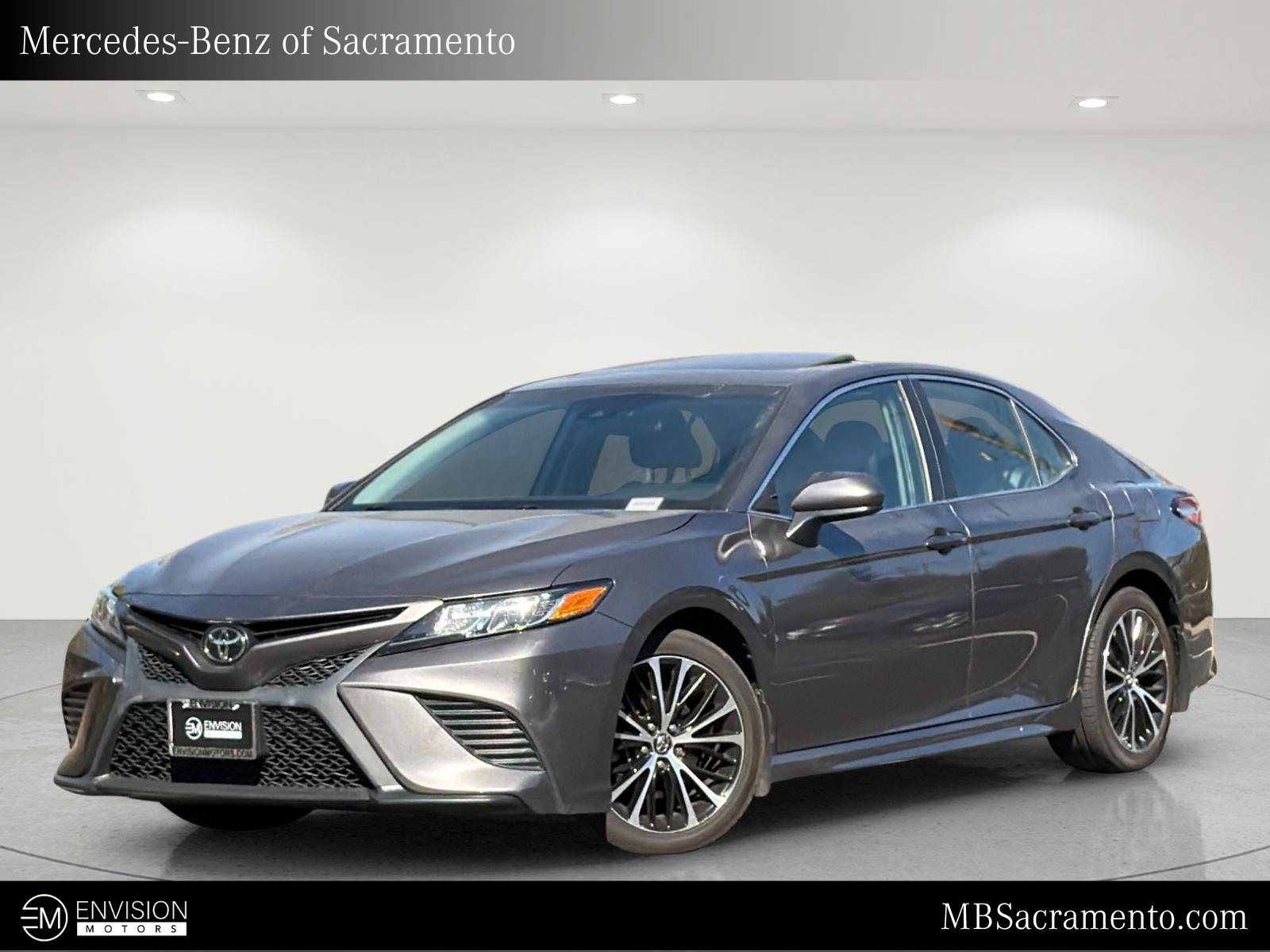 Used 2018 Toyota Camry SE w/ Moonroof Package FWD image 1