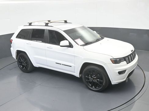 Used 2018 Jeep Grand Cherokee Altitude image 48