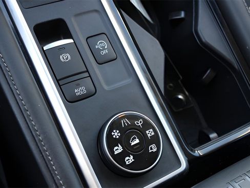 Used 2022 Nissan Pathfinder SL w/ SL Black Package image 18