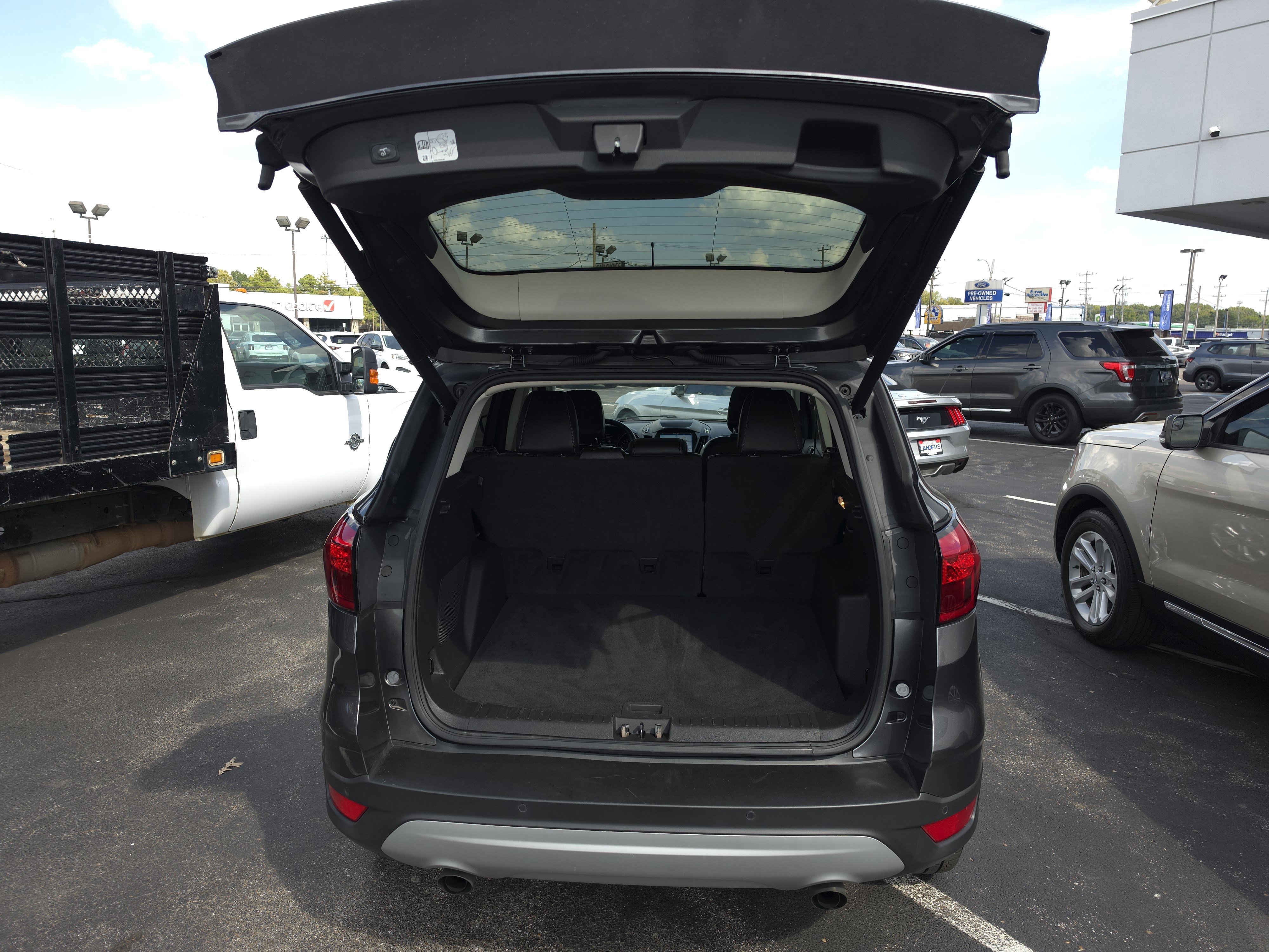 Used 2019 Ford Escape Titanium FWD image 17