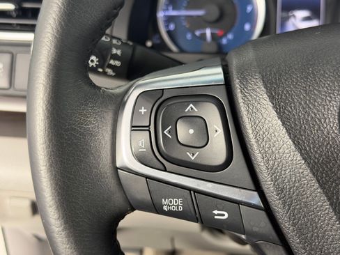 Used 2017 Toyota Camry XLE FWD image 15