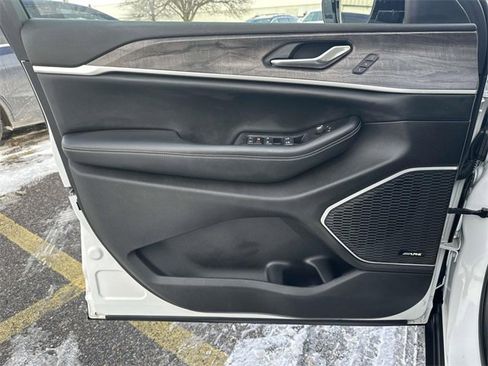 Used 2022 Jeep Grand Cherokee Limited 4xe w/ Luxury Tech Group II image 11