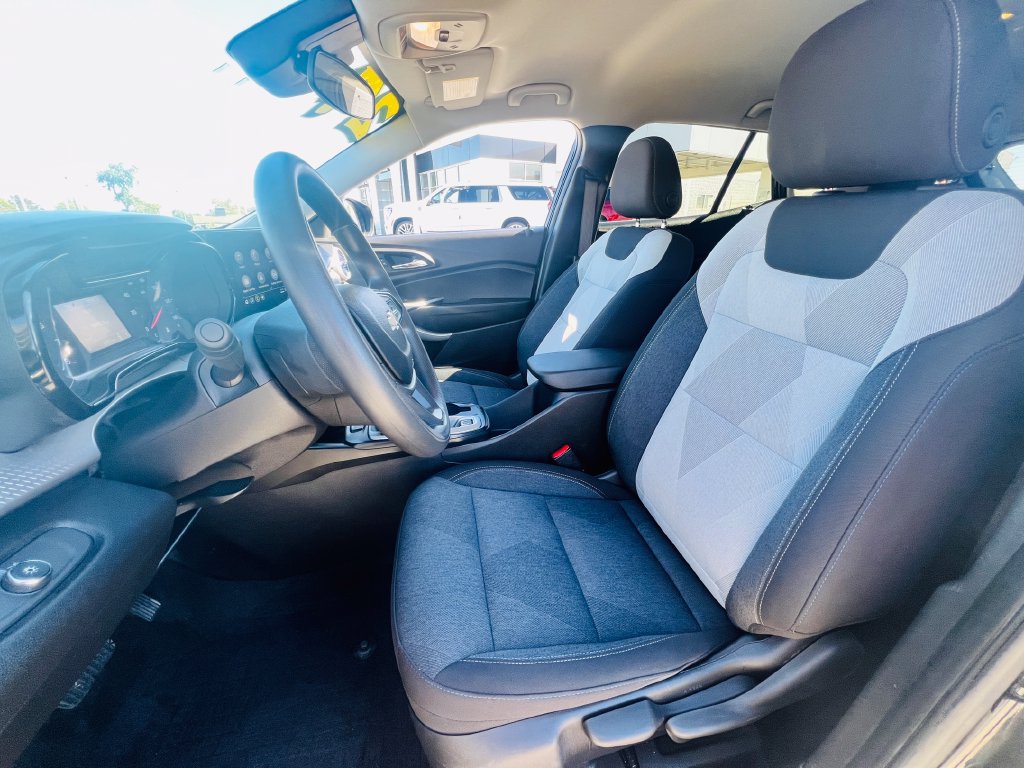 Used 2024 Chevrolet Trax LS w/ LS Convenience Package FWD image 16