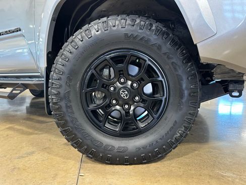 Used 2022 Toyota Tacoma SR5 image 9