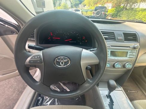 Used 2009 Toyota Camry LE FWD image 15