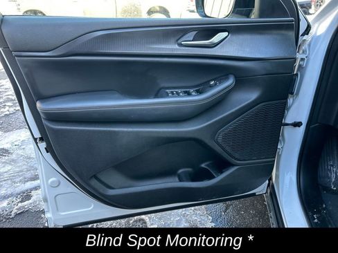 Used 2023 Jeep Grand Cherokee L Laredo image 13