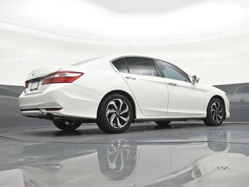 Used 2017 Honda Accord EX image 28