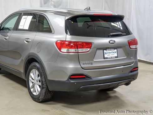 Used 2017 Kia Sorento LX w/ LX Convenience Package image 7