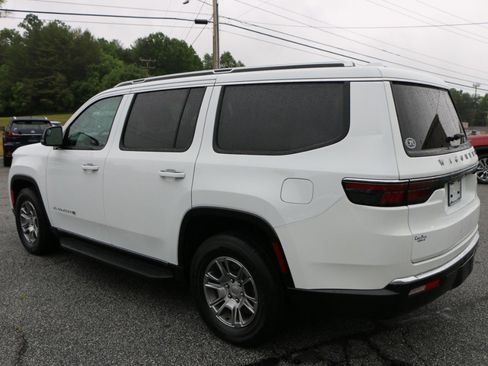 Used 2023 Jeep Wagoneer 2WD image 4