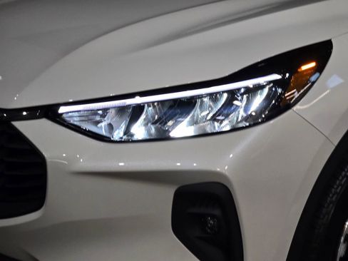 New 2026 Ford Escape SE FWD image 11
