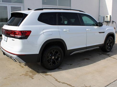 Used 2025 Volkswagen Atlas Peak Edition SE image 6