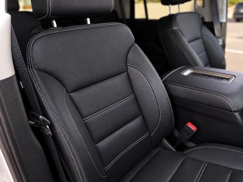 Used 2018 GMC Yukon Denali w/ Open Road Package AWD/4WD image 19