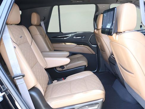 Used 2021 Cadillac Escalade Sport w/ LPO, ONYX Package AWD/4WD image 18