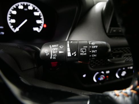 Used 2025 Honda HR-V Sport image 31