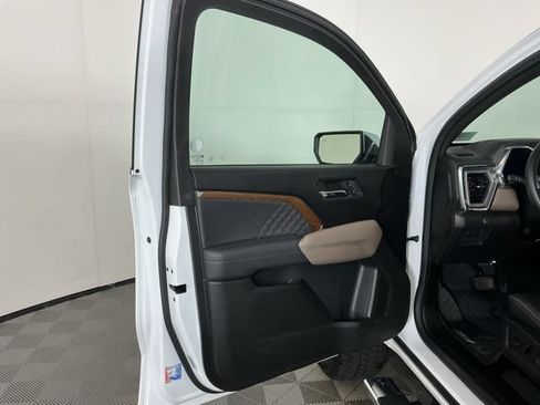 Used 2024 GMC Canyon Denali AWD/4WD image 13