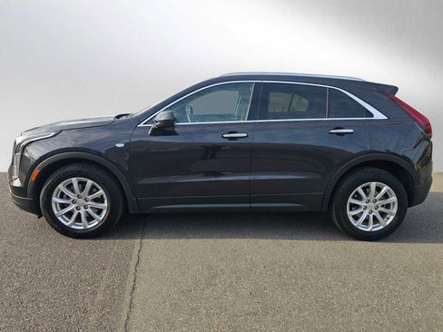 Used 2022 Cadillac XT4 Luxury w/ Cold Weather Package image 6