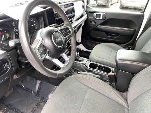 Used 2024 Jeep Wrangler Unlimited Sahara AWD/4WD image 30
