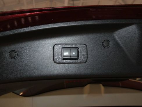 Used 2024 Nissan Armada Platinum w/ Captain's Chairs Package image 46