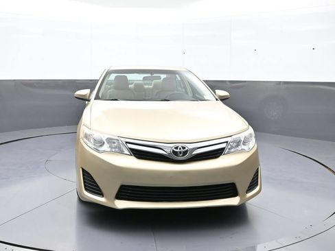 Used 2012 Toyota Camry LE FWD image 2