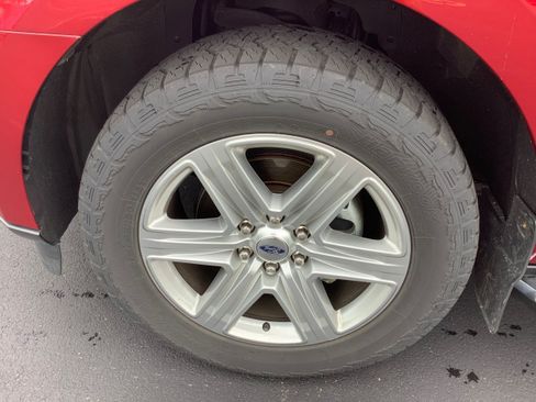 Used 2019 Ford Expedition XLT w/ Equipment Group 202A AWD/4WD image 4