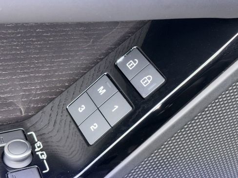 Used 2024 Land Rover Range Rover Velar Dynamic HSE image 17