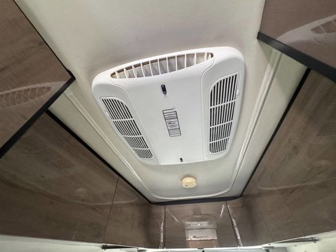 Used 2018 Mercedes-Benz Sprinter 3500 image 34