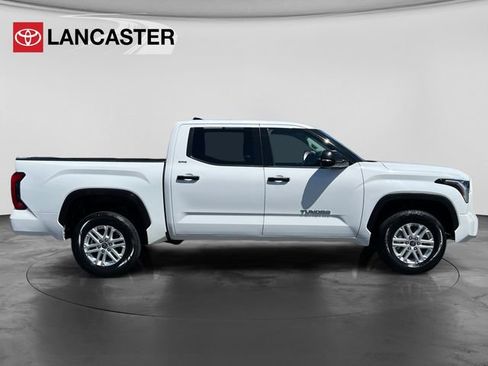 Used 2022 Toyota Tundra SR5 w/ SR5 Convenience Package AWD/4WD image 8