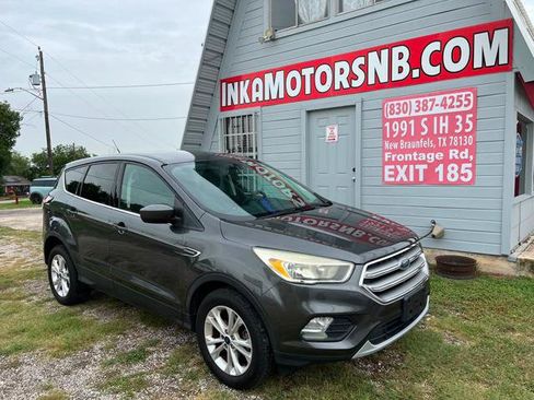 Used 2017 Ford Escape SE FWD image 1