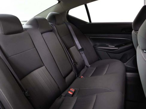 Used 2023 Nissan Altima 2.5 SV w/ SV Premium Package FWD image 34