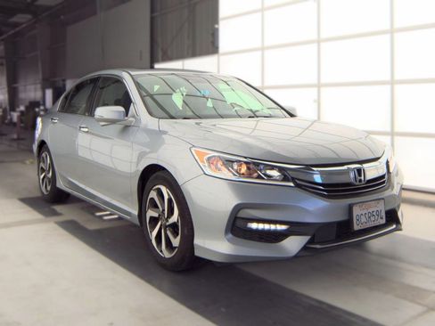 Used 2017 Honda Accord EX-L image 3