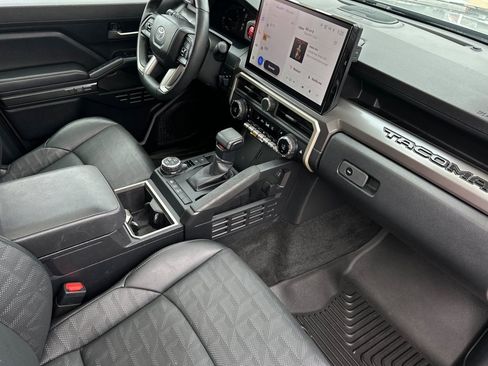 Used 2025 Toyota Tacoma TRD Off-Road w/ TRD Off Road Premium Package AWD/4WD image 14