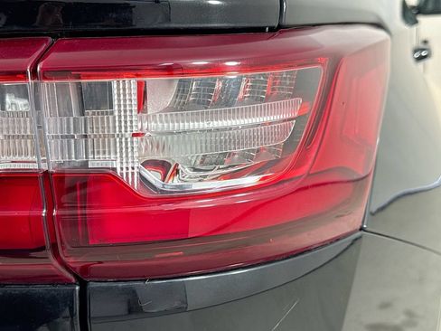 Used 2018 Chevrolet Traverse LT FWD image 33