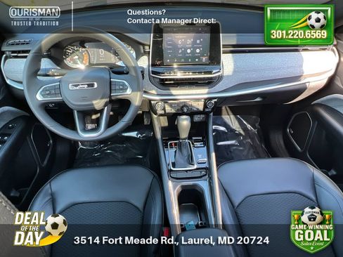 Used 2025 Jeep Compass Latitude w/ Sun & Sound Group AWD/4WD image 17