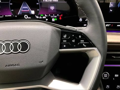 Used 2025 Audi Q5 Premium w/ Convenience Package AWD/4WD image 15