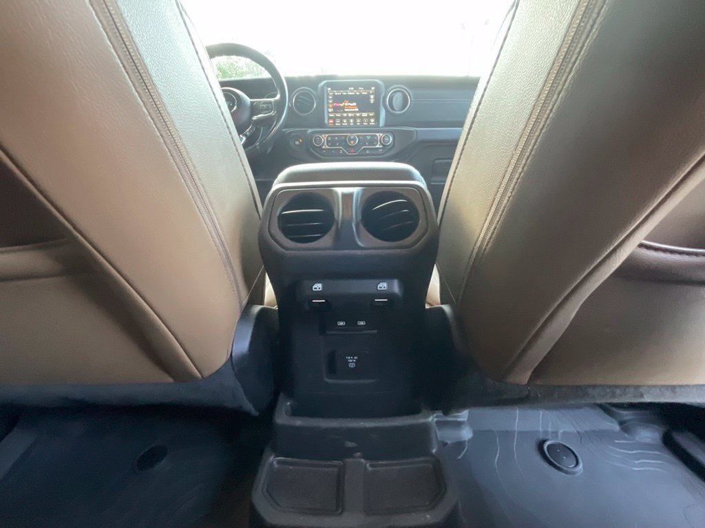 Used 2023 Jeep Wrangler Unlimited Sahara w/ Cold Weather Group AWD/4WD image 26
