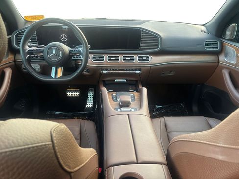 Used 2024 Mercedes-Benz GLS 450 4MATIC image 10