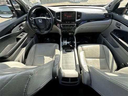 Used 2017 Honda Pilot Touring image 29