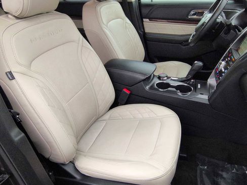 Used 2017 Ford Explorer Platinum image 23