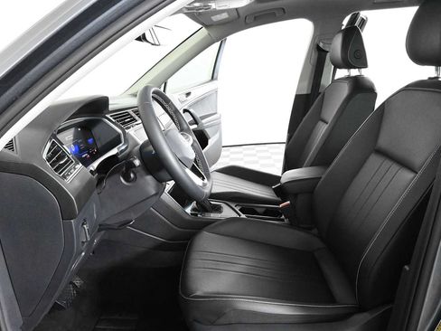 Certified 2022 Volkswagen Tiguan SE w/ Panoramic Sunroof Package FWD image 20